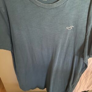 Hollister Men's Blue T-Shirt